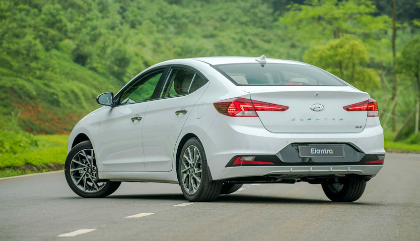 Đuôi xe hyundai Elantra mới