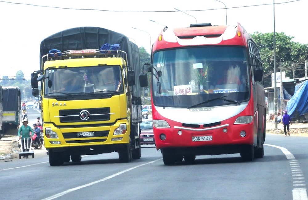 Kinh nghiệm lái xe an toàn với xe tải